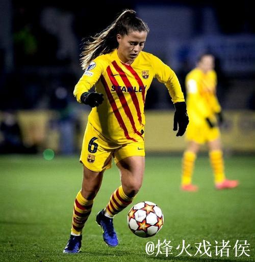 官方：巴萨女足与24岁前锋克劳迪娅-皮纳续约至2029年