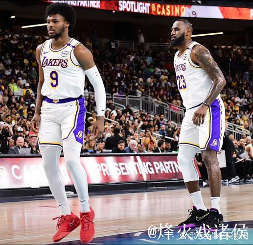 父子联手!詹姆斯携手布朗尼共创历史时刻 父子联手!詹姆斯携手布朗尼共创历史时刻