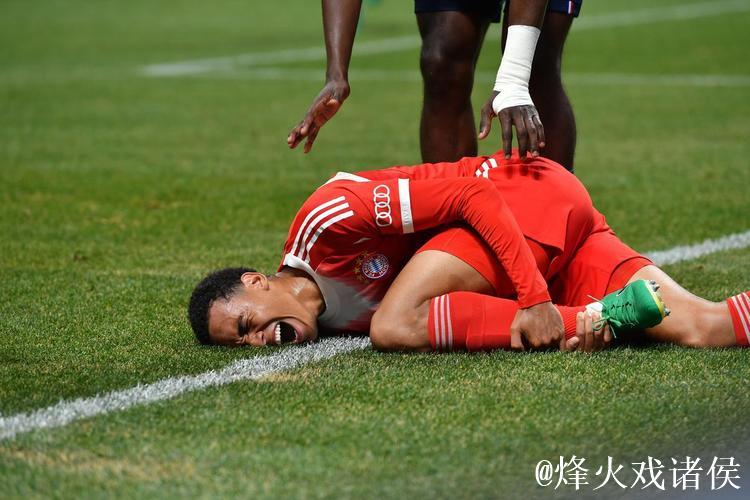 图片报:穆西亚拉今天进行了单独训练,可能下周 图片报:穆西亚拉今天进行了单独训练,可能下周